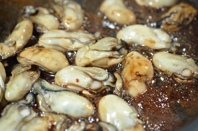 バルサミコビネガーを加える