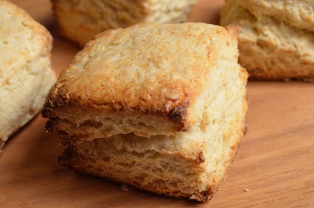 レモン風味のオリーブオイルスコーン